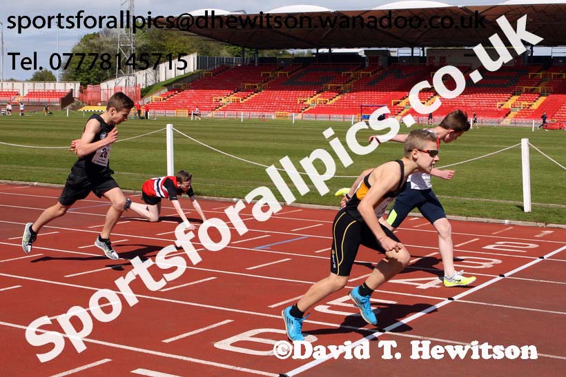 Boys under-13s 200 metres, North Eastern Track and Field Champs, Gateshead Stadium. Photo: David T. Hewitson/Sports for All Pics